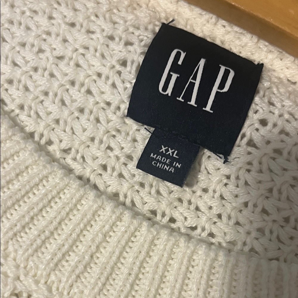 GAP Off-White Textured Crewneck Sweater - Picture 2 of 4